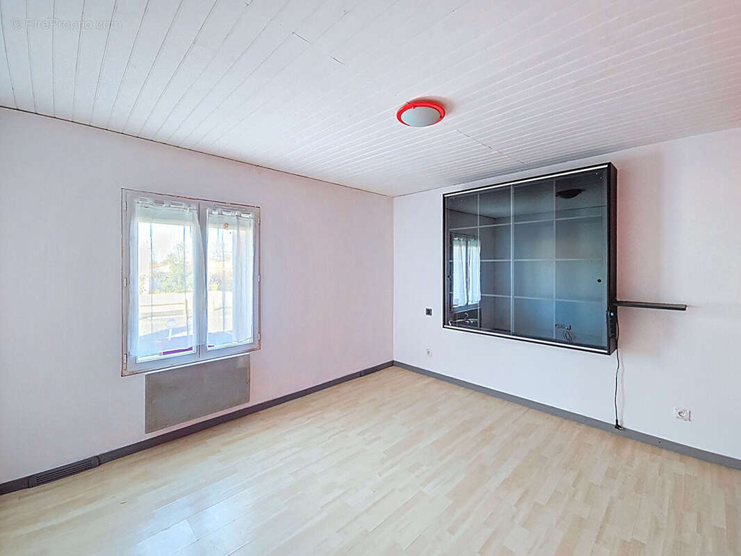 Maison à SAINT-MAIXENT-SUR-VIE