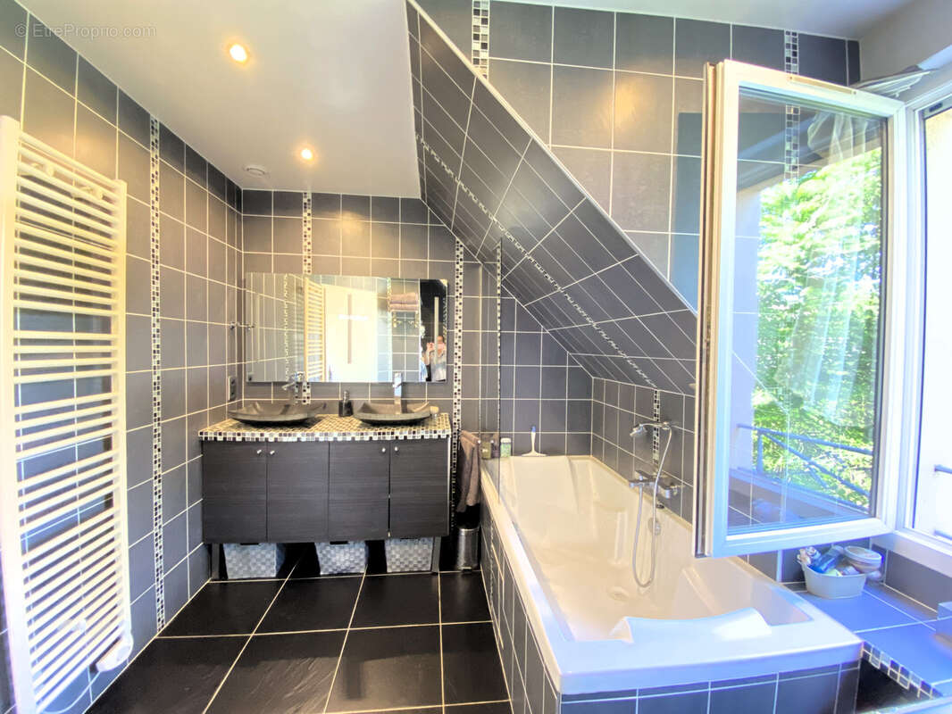 Maison à CHENNEVIERES-SUR-MARNE