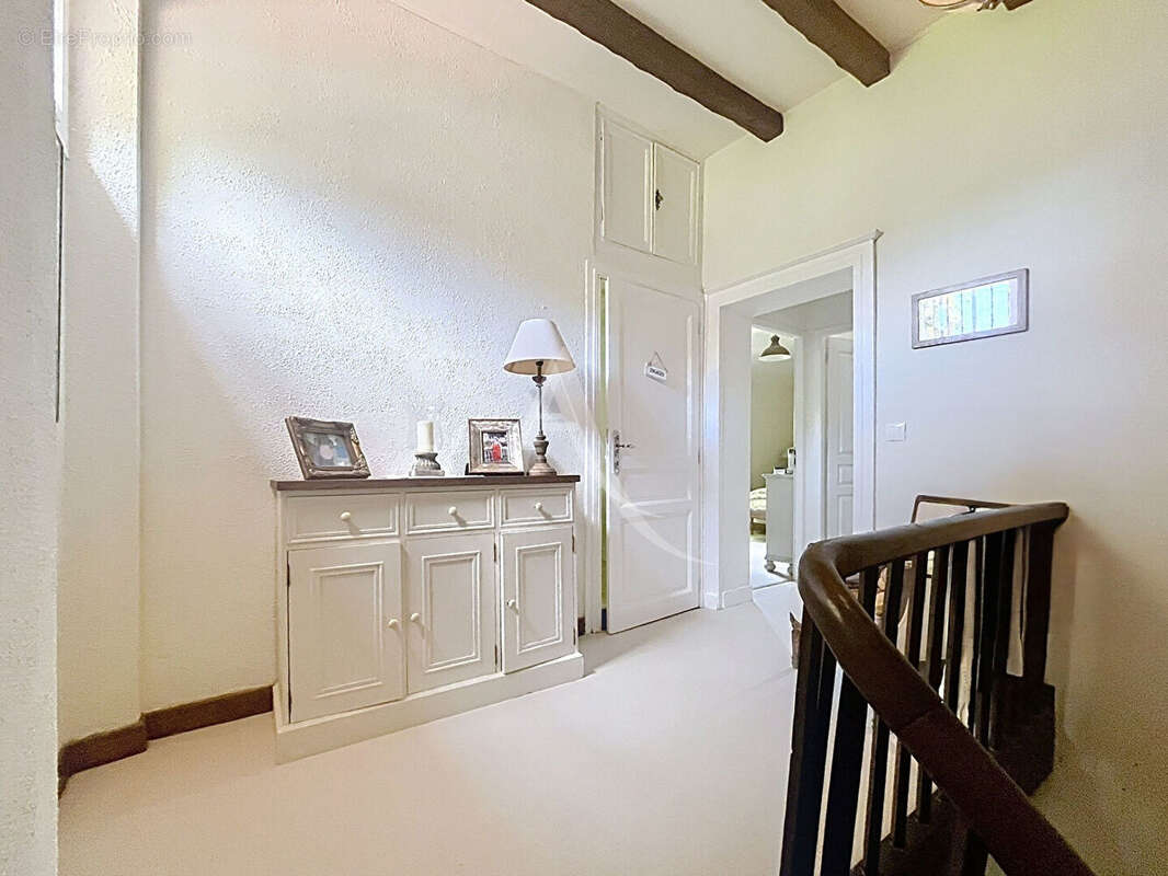 Élégante maison en pierre avec vue dégagée sur la rivière, piscine - photo 8
