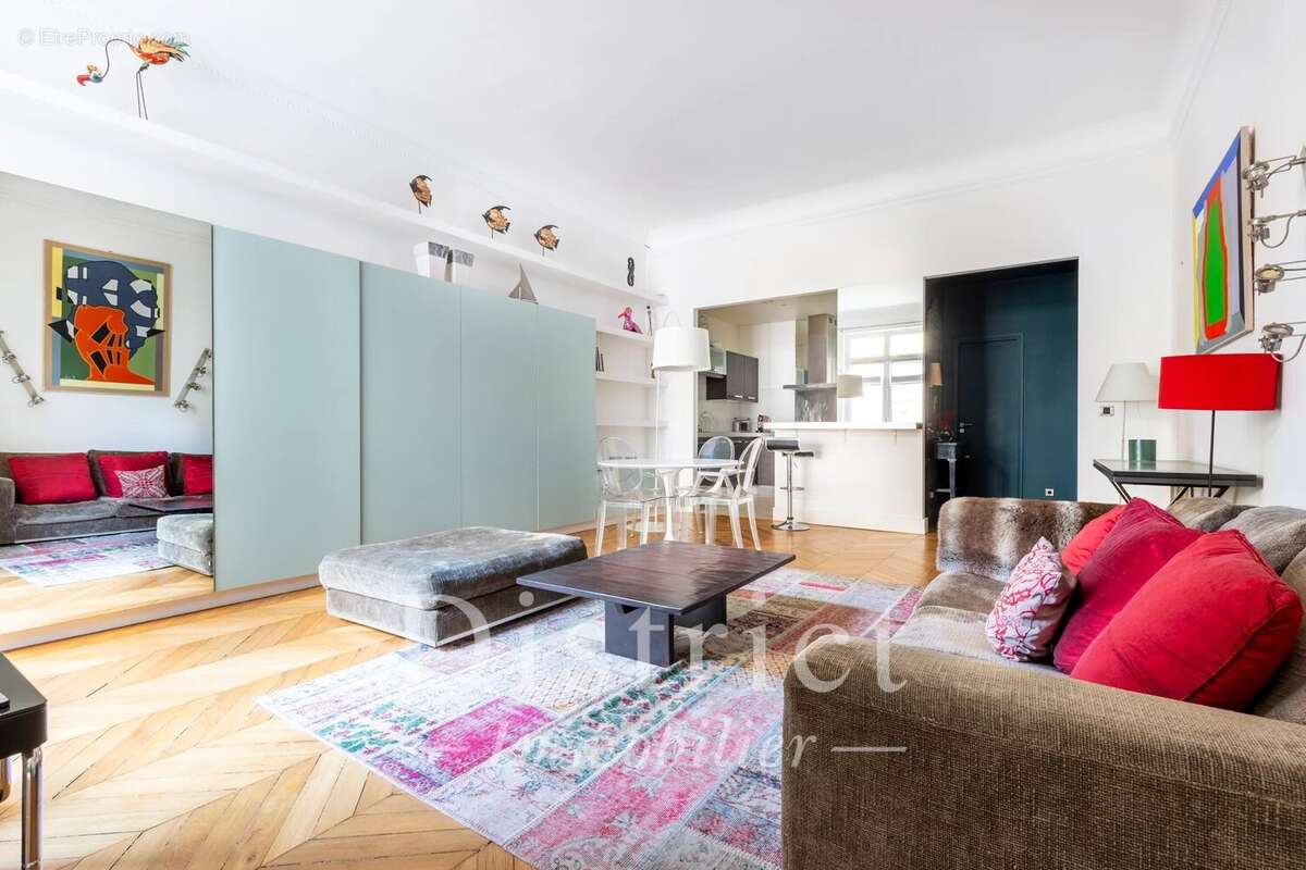 Appartement à PARIS-8E