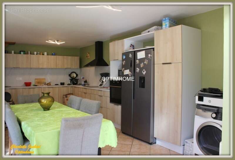 Maison à MONTMOREAU-SAINT-CYBARD