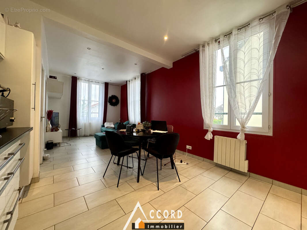 Appartement à SARTROUVILLE
