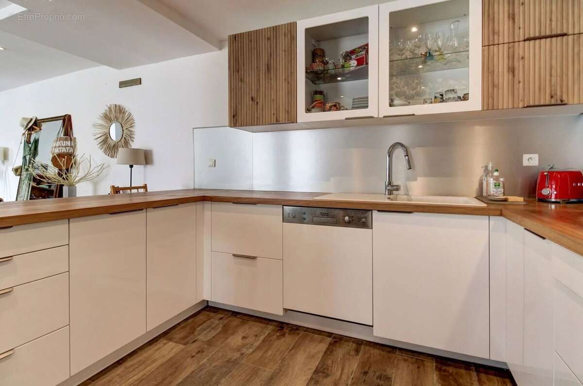 Appartement à TOURRETTE-LEVENS