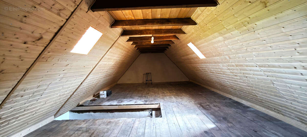Corps de ferme avec maison+ grange et terrain 1.6Ha - photo 13