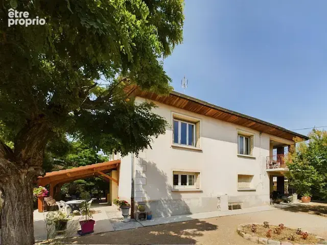 CHASSIEU   200 m2, beaux volumes et multiples possibilités - photo 2
