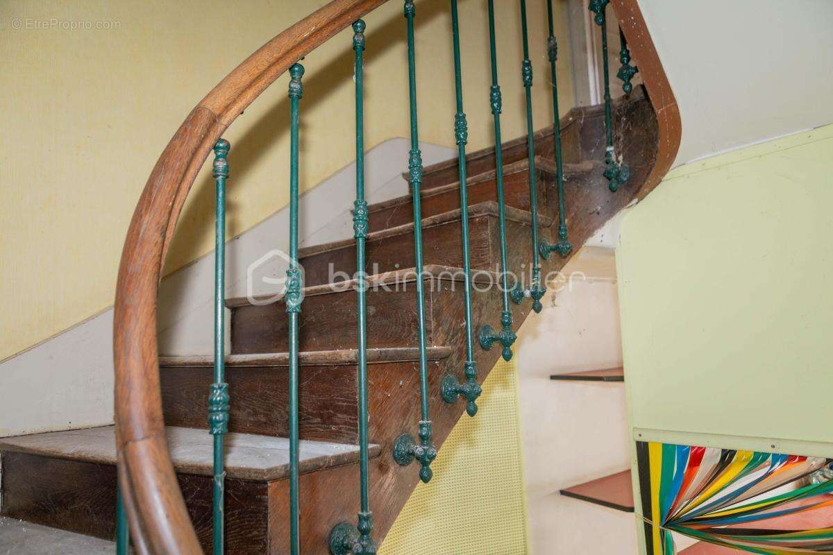 IMMEUBLE / MAISON A RENOVER - possibilité de créer des appartements à louer! - photo 12