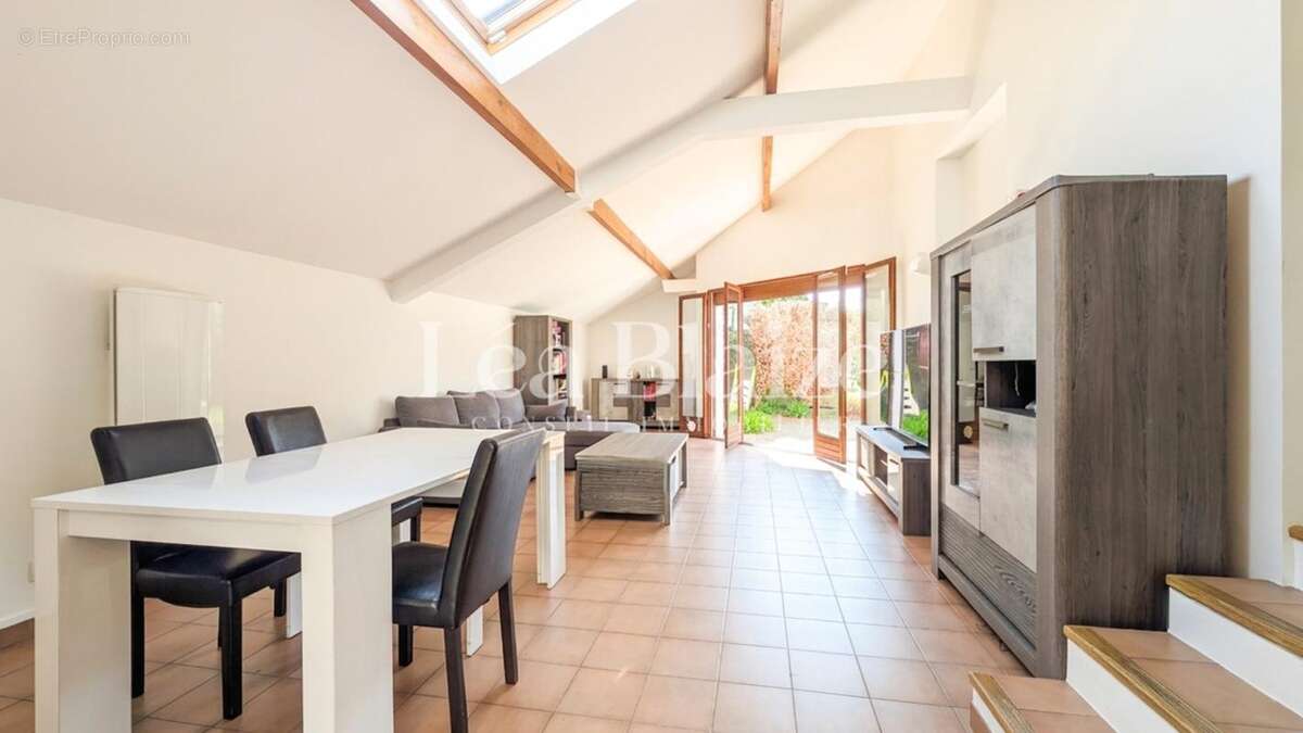 Maison à SARTROUVILLE