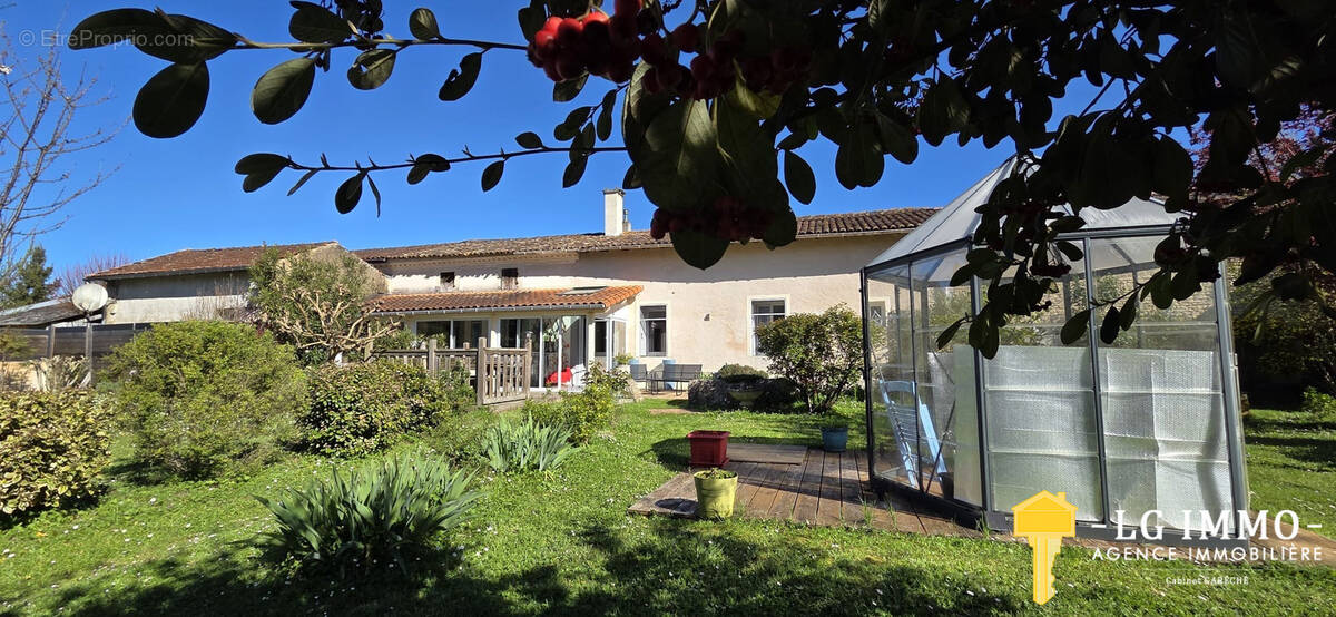 Maison à SAINT-DIZANT-DU-GUA