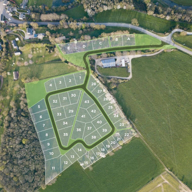 Terrain à OUVILLE-LA-RIVIERE