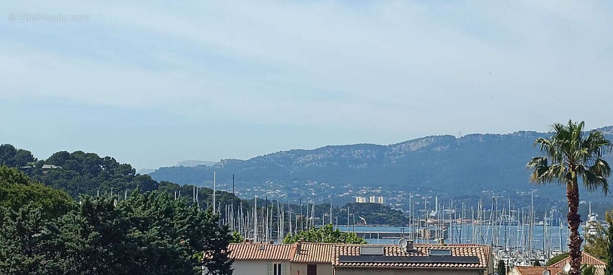 ** ** Proche Du Port ** Maison 4 pièces avec 3 Chambres ** Terrasse 77m² ** (83430) SAINT -MANDRIER SUR MER** - photo 3
