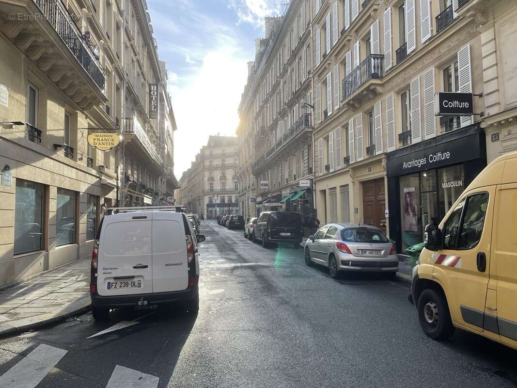 Autre à PARIS-2E