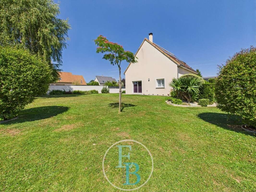 Maison - 235m2 - T8 - photo 3