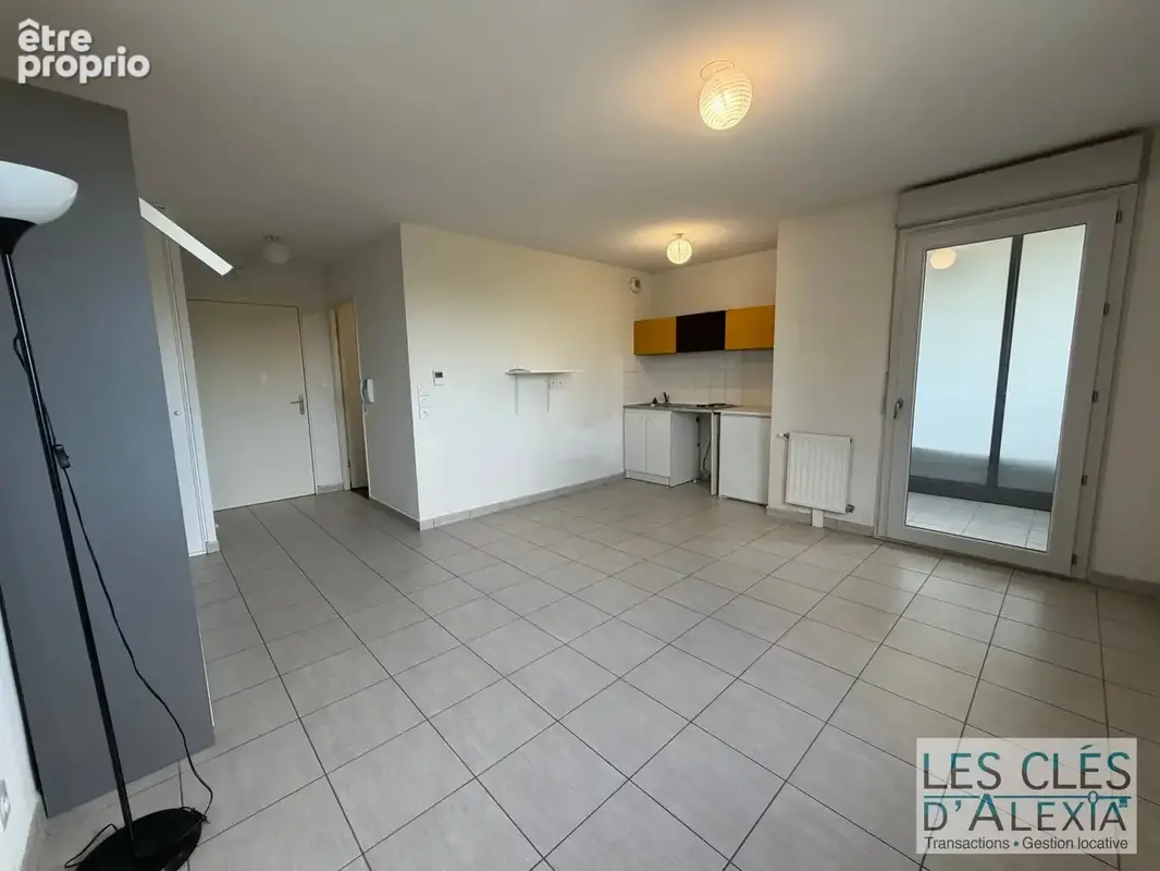 Vénissieux – Studio avec loggia et garage – Idéal investisseur - photo 2