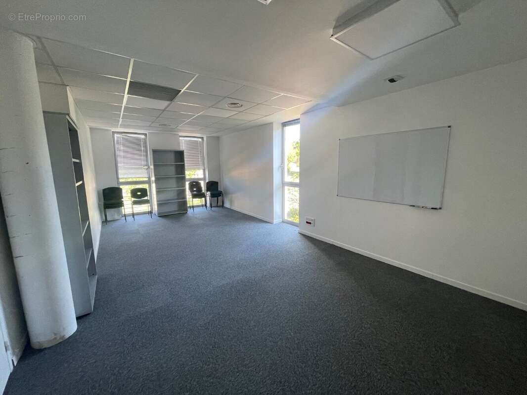 Commerce à PRADES-LE-LEZ