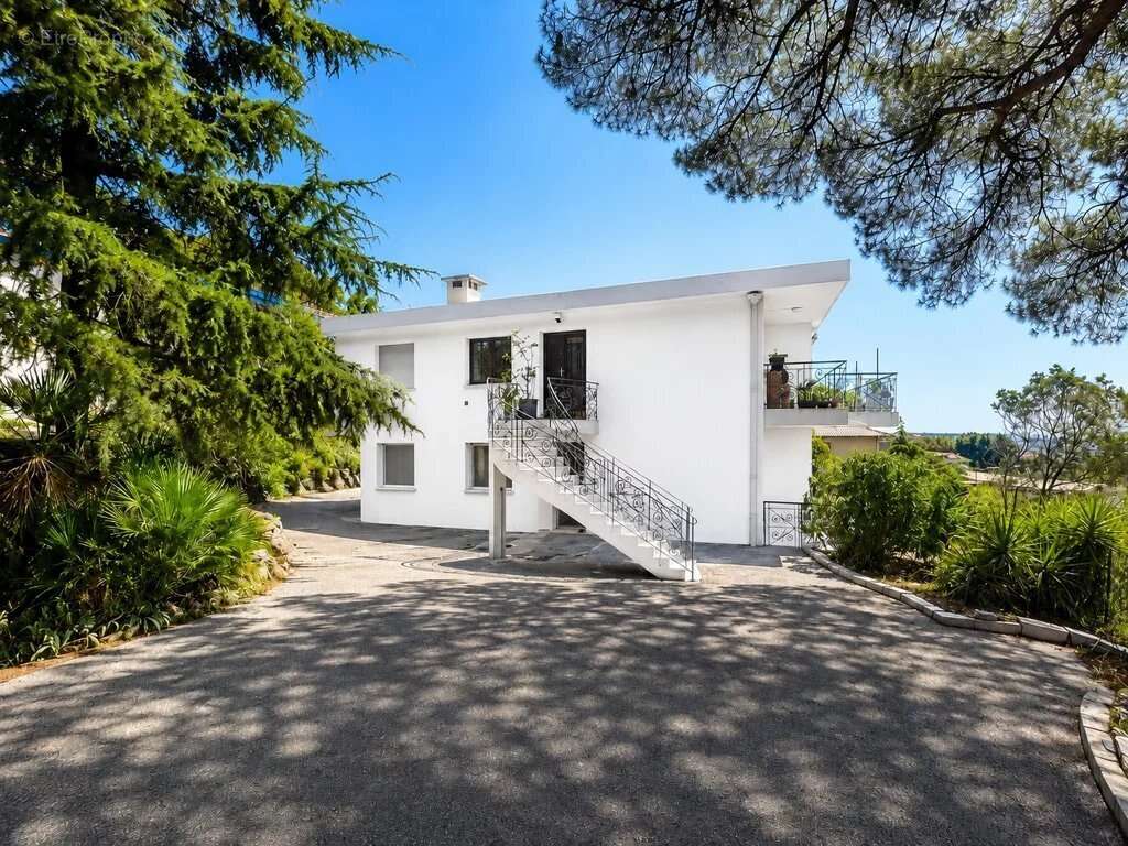 Cannes – Croix des Gardes 4 piéces Vue mer 2 parkings - photo 3