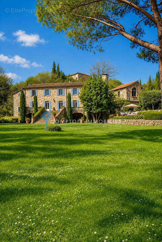 Domaine d'exception au bord de l’Ardèche - avec maison de Maître, 5 logements indépendants - photo 1