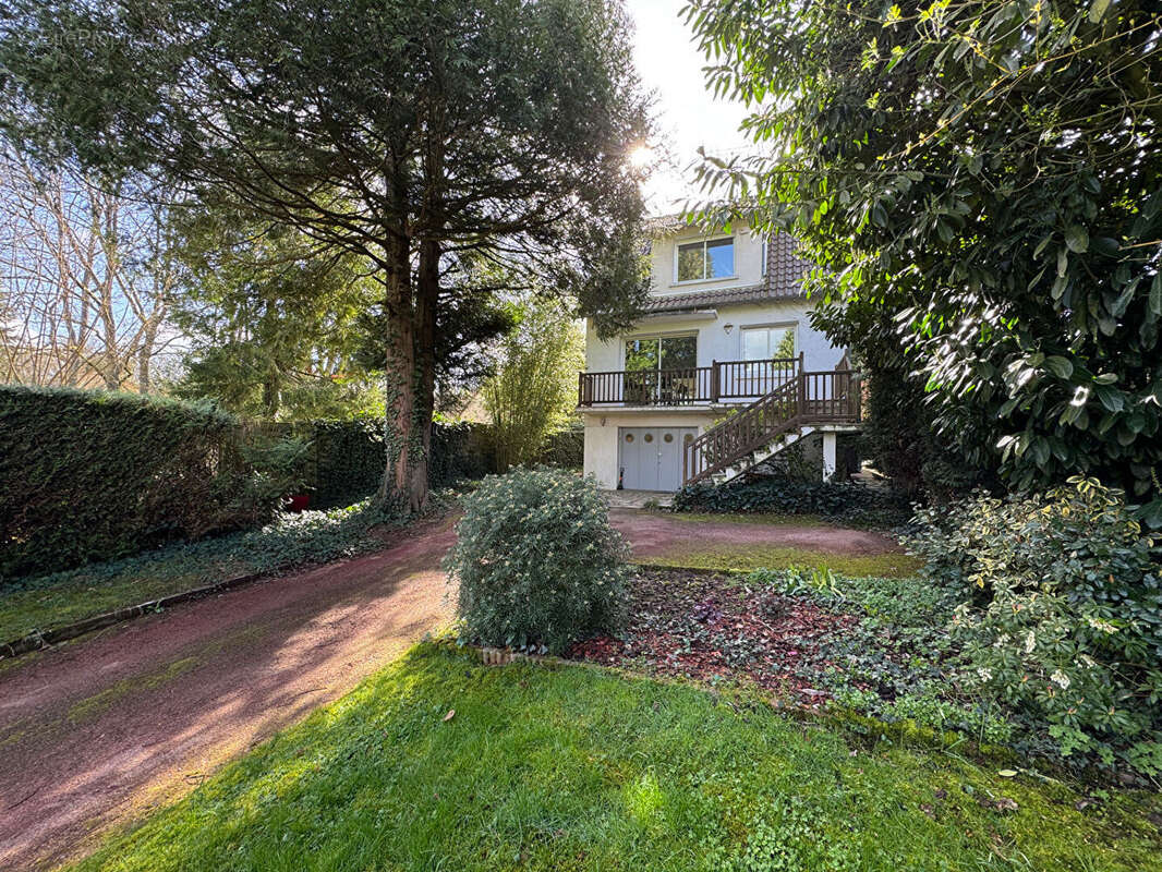 Maison à SAINT-REMY-L'HONORE