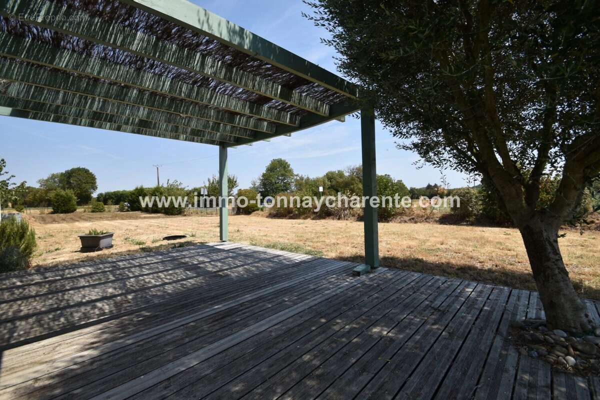 Maison 90 m² à Tonnay-Charente  - photo 9