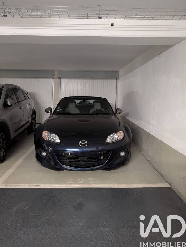 Photo 1 - Parking à BOIS-COLOMBES