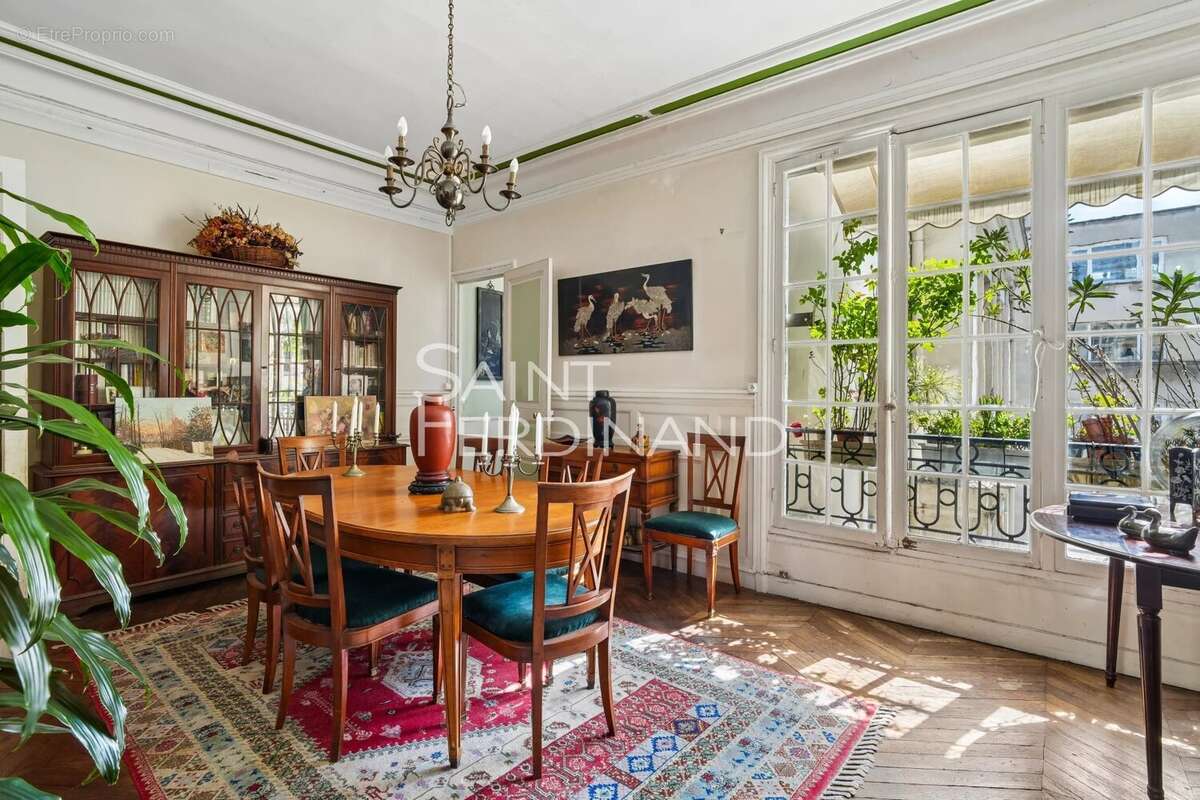 Appartement à NEUILLY-SUR-SEINE