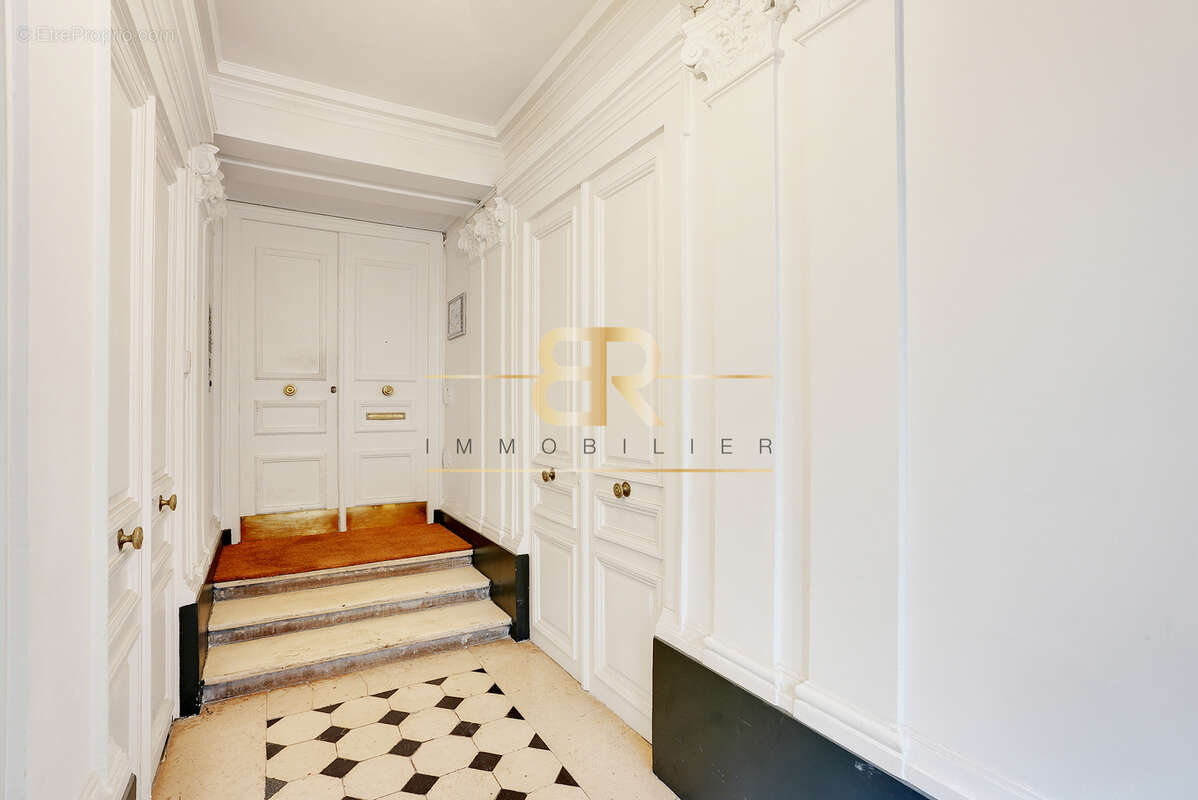Batignolles - traversant - étage élevé - photo 10
