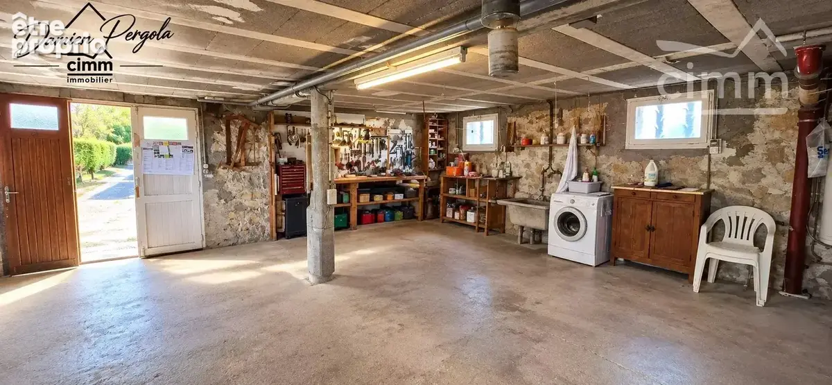 Maison de 91 m² à restaurer avec grand terrain et vaste garage proche du centre du Lardin-Saint-Lazare - photo 11