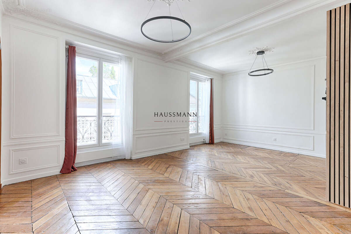 Appartement à PARIS-17E