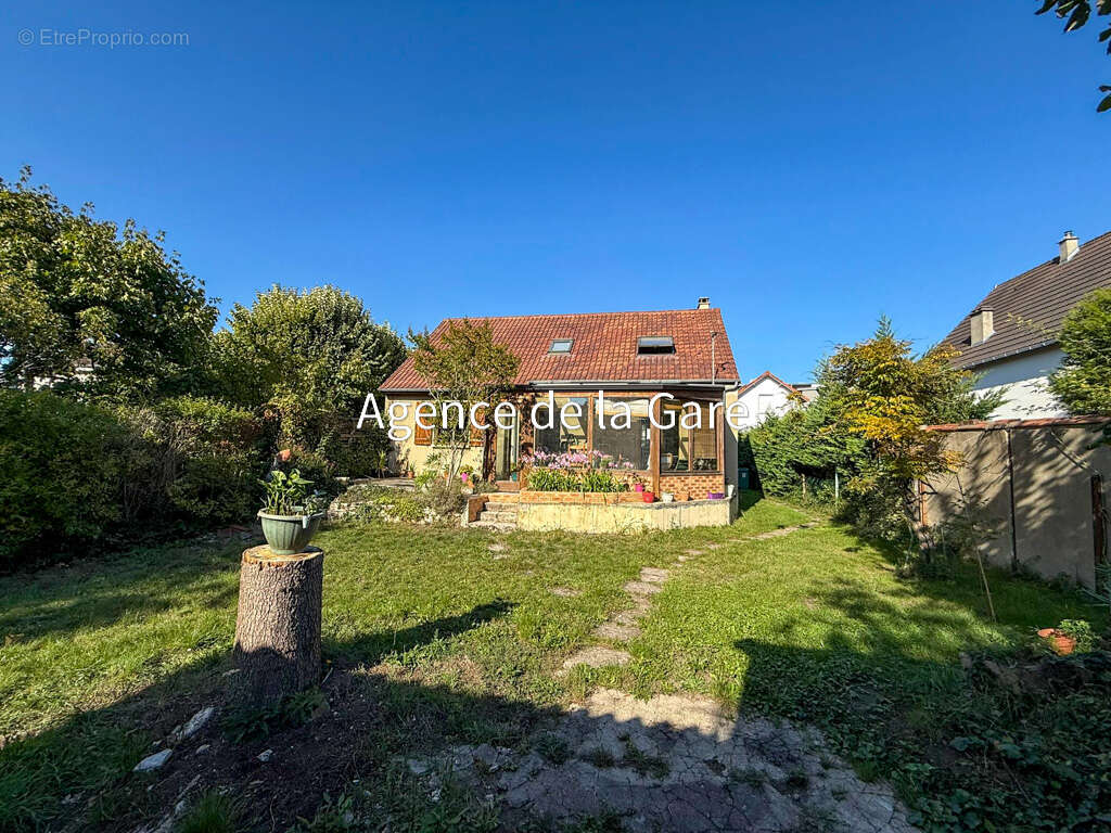 Maison à SARTROUVILLE