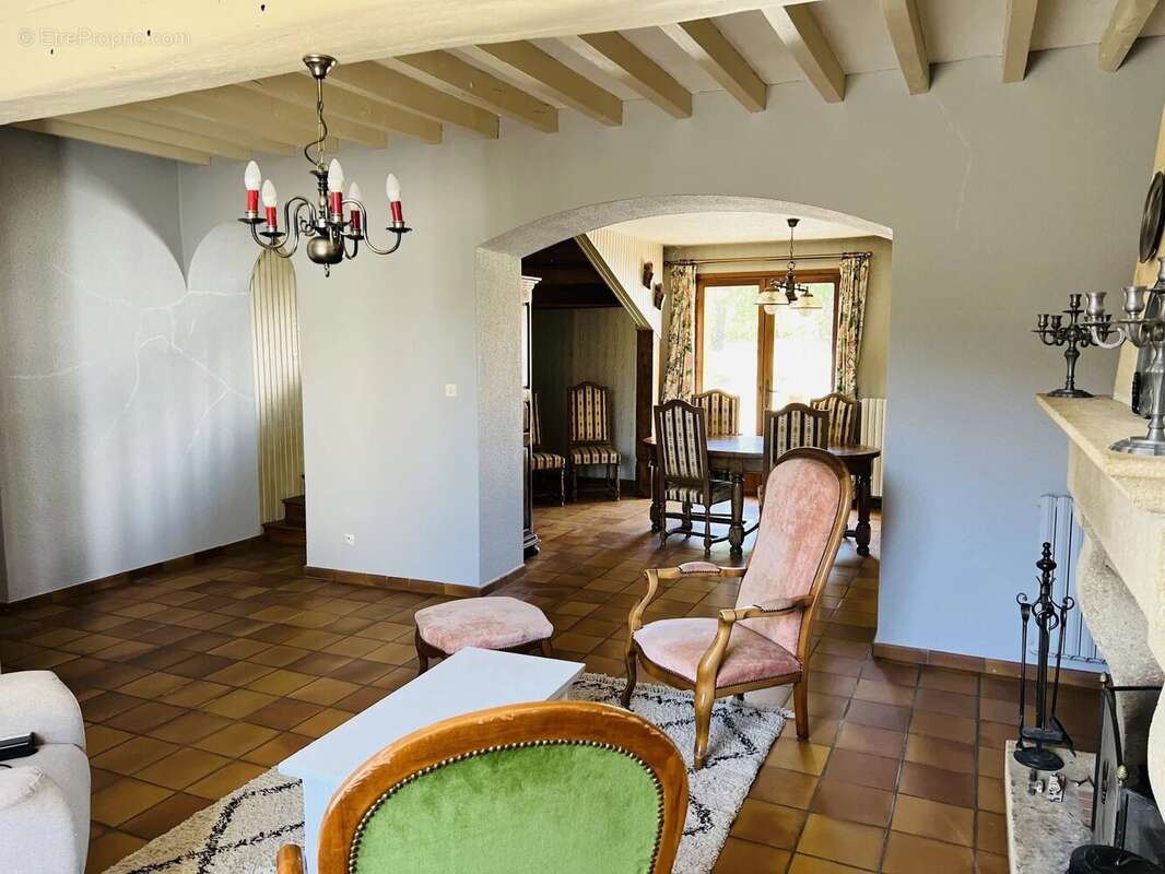 Maison à MONCE-EN-BELIN