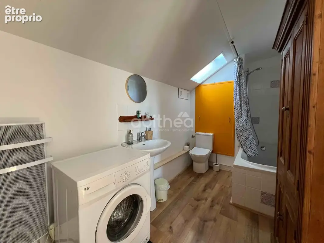 Maison atypique avec dépendances et grand terrain   Chassiecq (16350) - photo 8