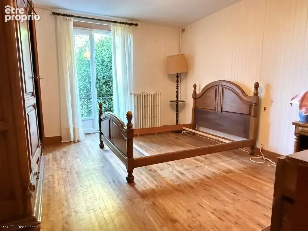 Maison Spacieuse Avec 5 Chambres et Dépendances - photo 8