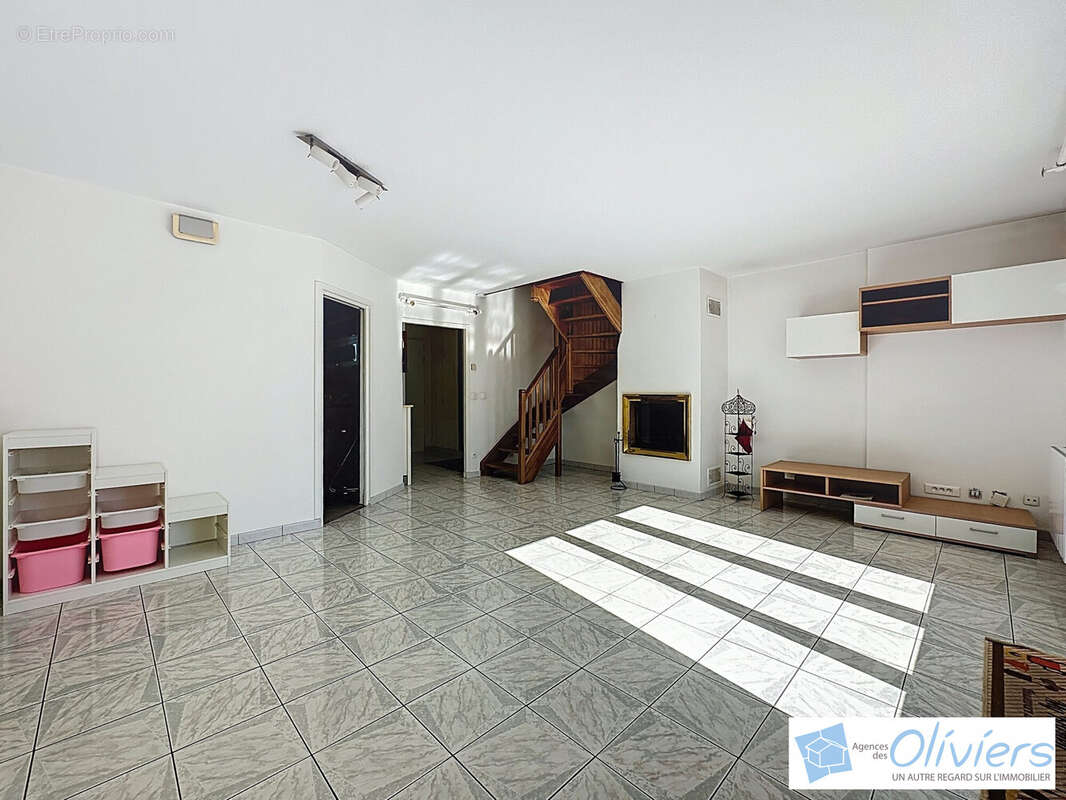 Appartement à VOISINS-LE-BRETONNEUX