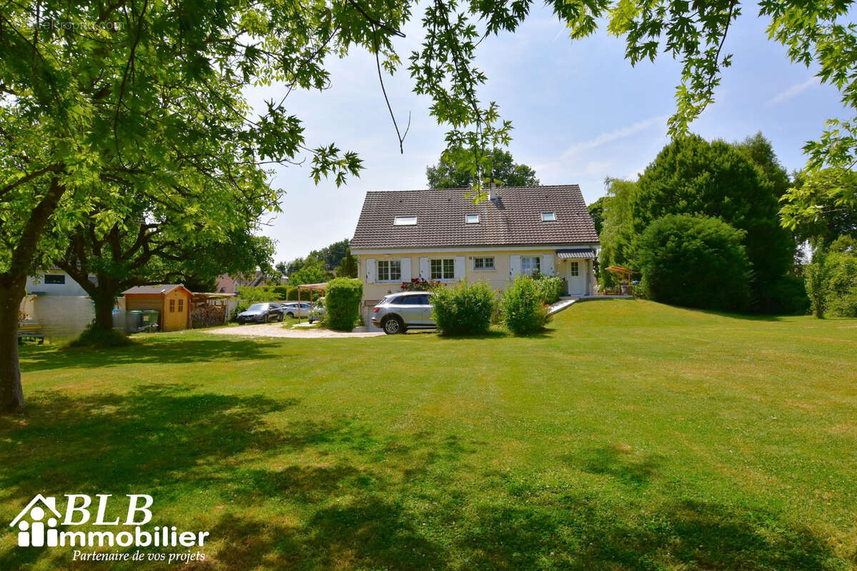 Maison à LE PERRAY-EN-YVELINES