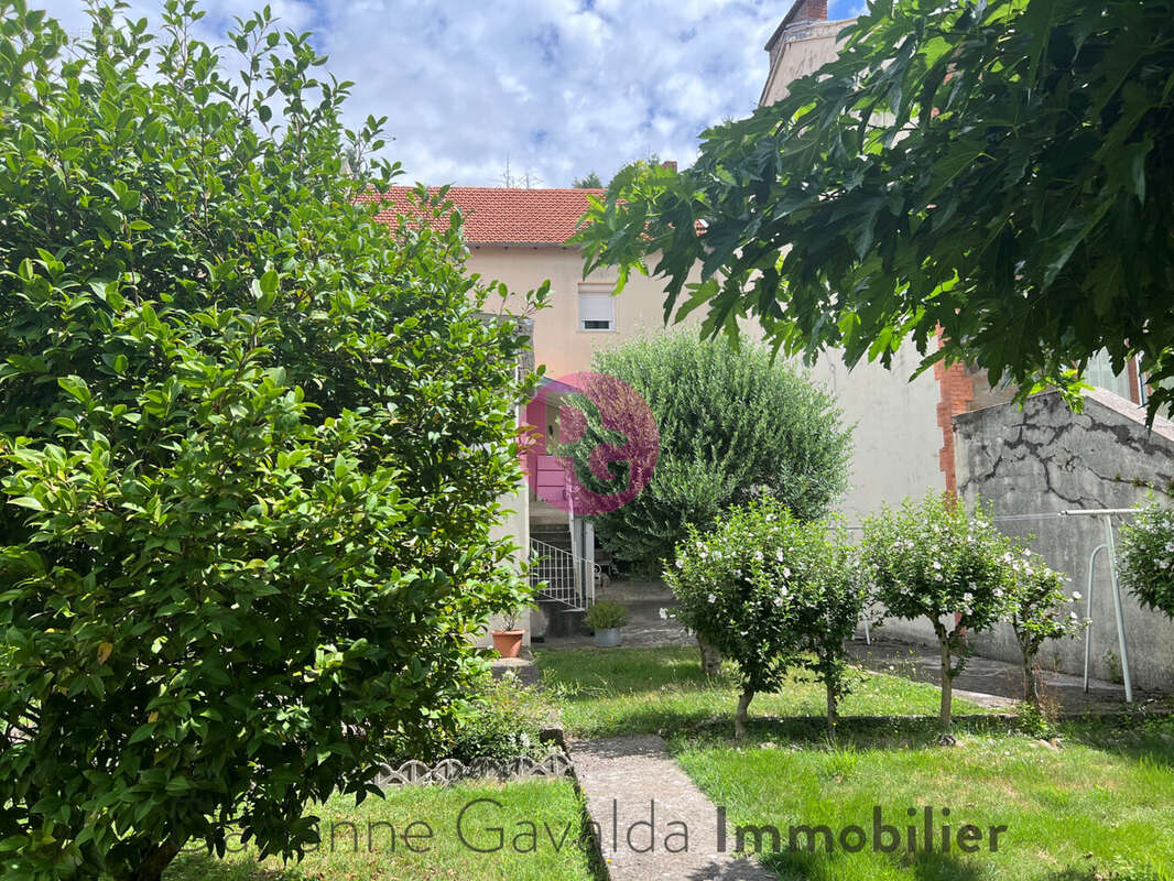 Maison à DECAZEVILLE