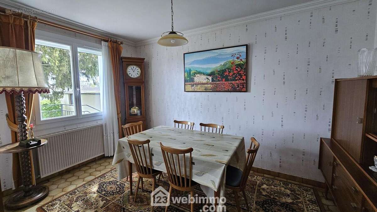 Avec un espace salle à manger. - Maison à MALESHERBES