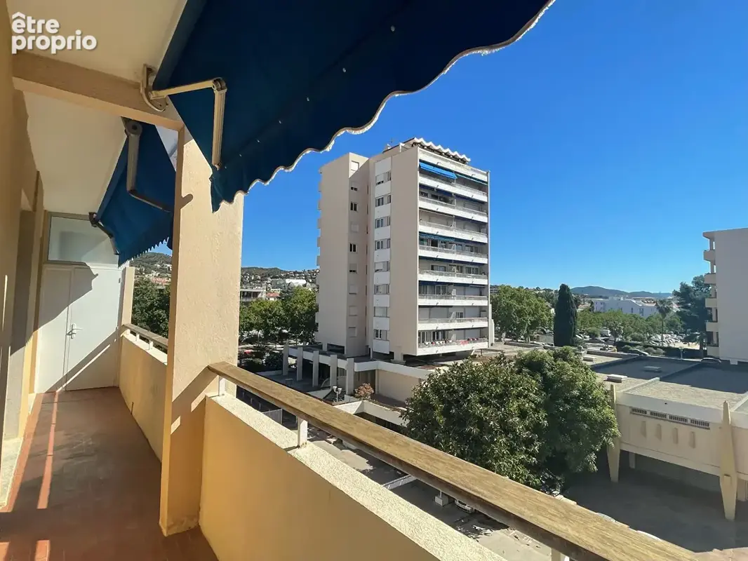 HYERES - T2 - 49 m² - terrasse - stationnement - cave - photo 5