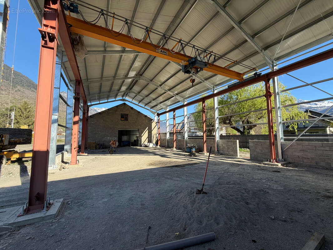 Commerce à SAINT-ETIENNE-DE-CUINES