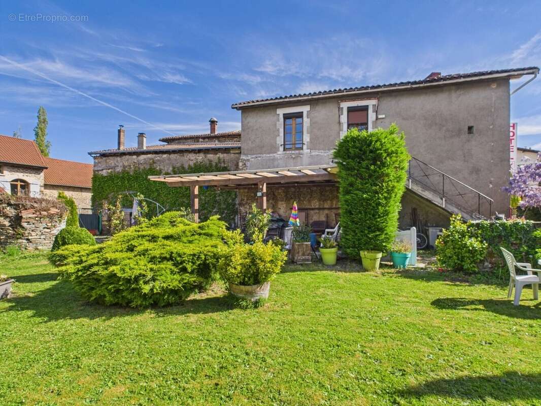 Maison à CHALUS