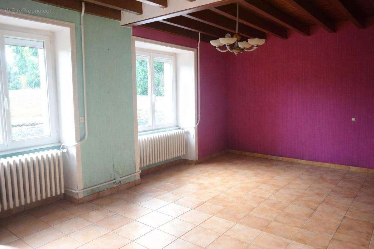 Maison à LA BAZOGE-MONTPINCON