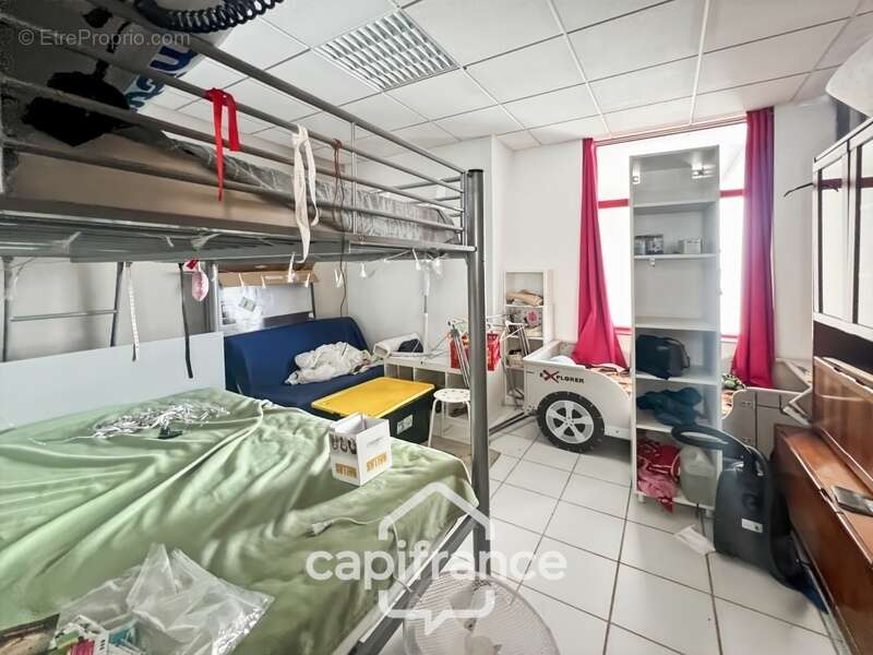 Commerce à LA LONDE-LES-MAURES