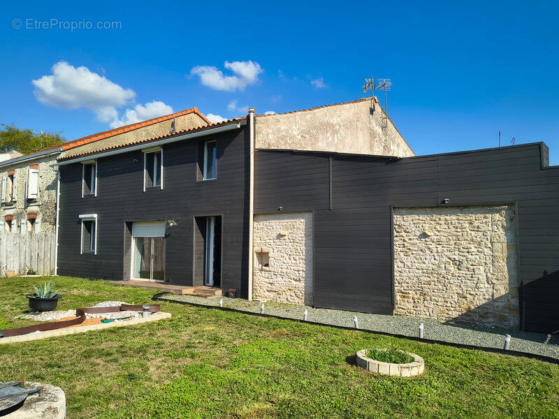 Maison à SAINT-PIERRE-D'AMILLY