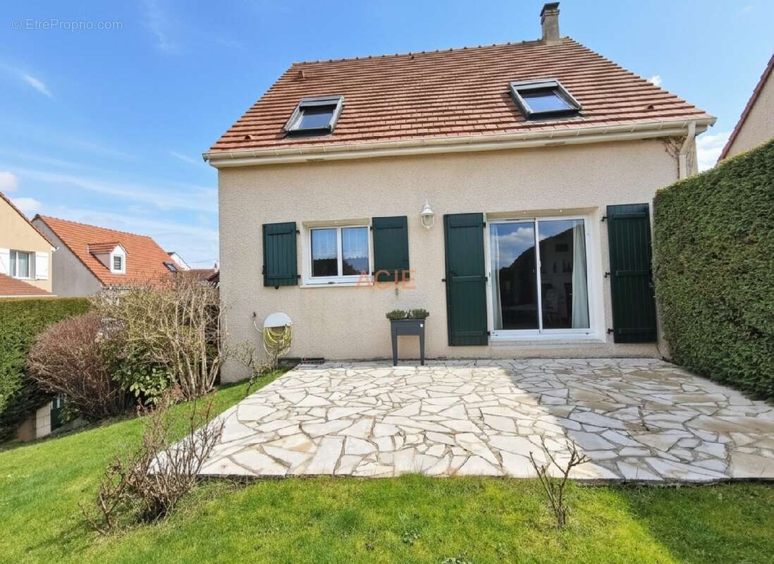 Maison à MARLY-LA-VILLE