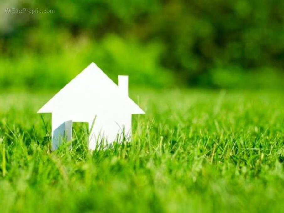 Terrain à MONCETZ-LONGEVAS