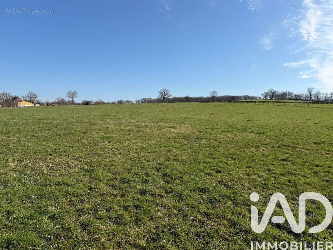 Photo 5 - Terrain à URBISE