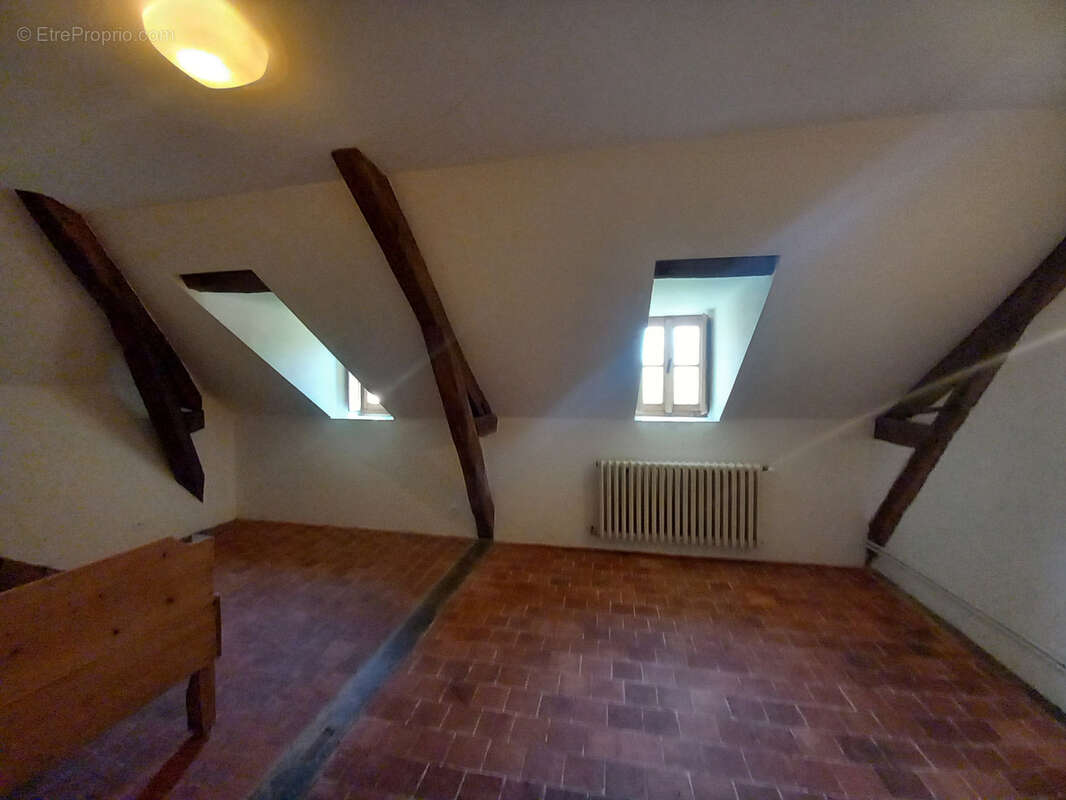 Maison à MONTIGNY-SUR-CANNE