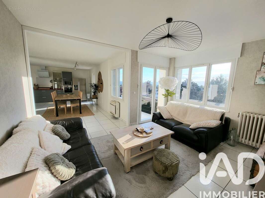 Photo 8 - Maison à SAINT-JUST-SAINT-RAMBERT