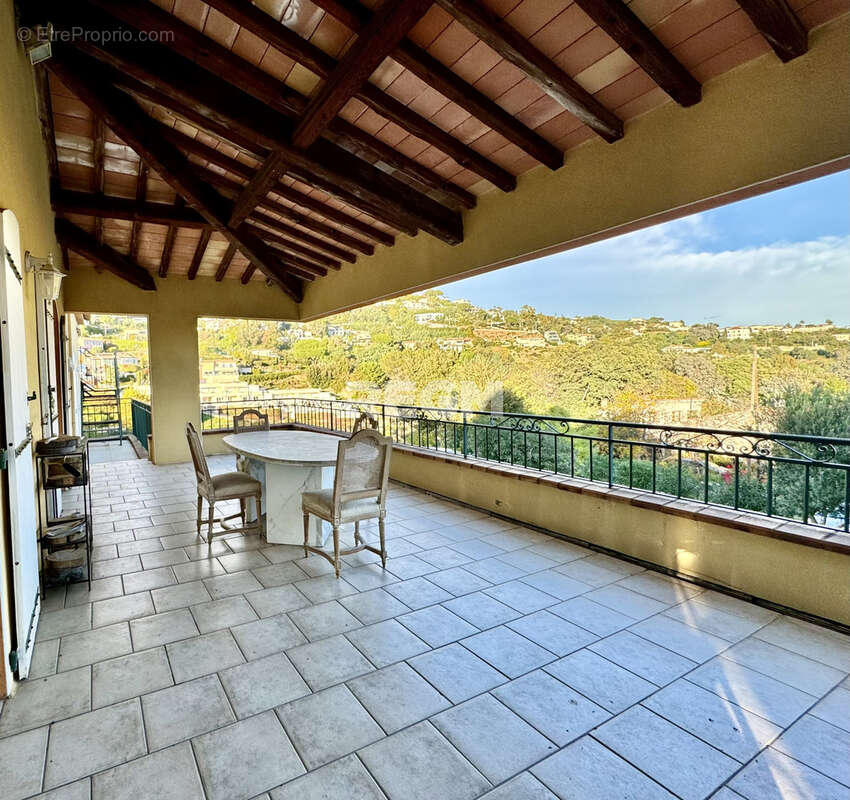 Maison à MANDELIEU-LA-NAPOULE