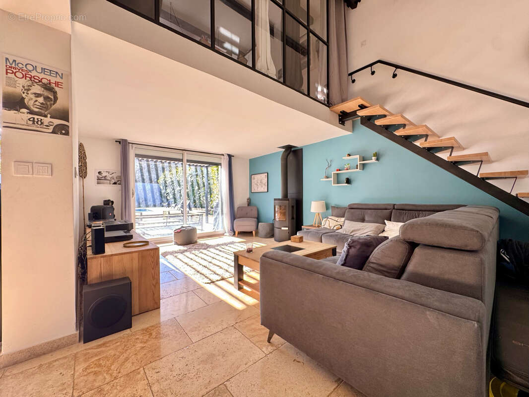 Maison à SAINT-CLEMENT-DE-RIVIERE