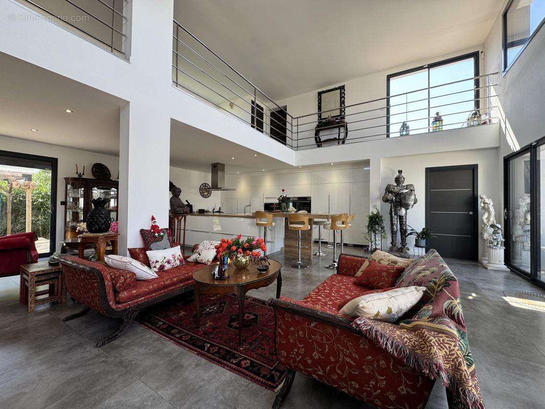 Villa d'exception aux volumes spectaculaires et prestations haut de gamme - photo 15