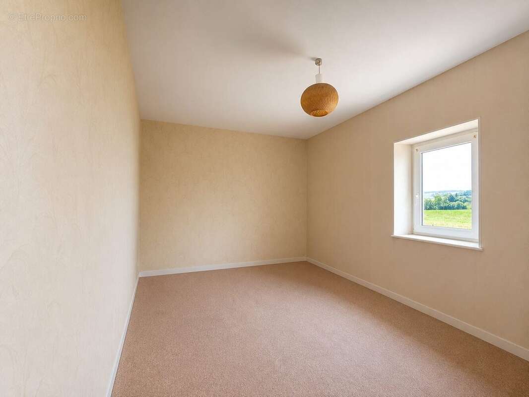 Maison 180 m² à Arraincourt  - photo 7